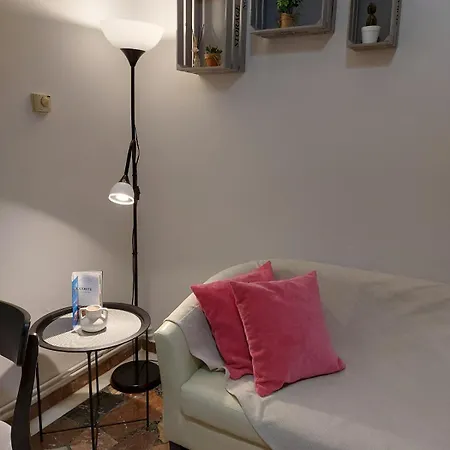 Niki Thalia Viros 1 Kastanéa