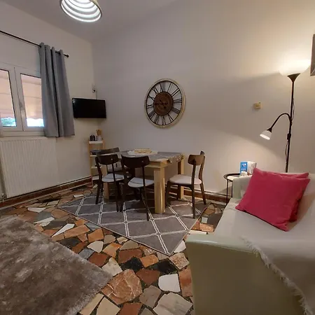 Niki Thalia Viros 1 * Kastanéa