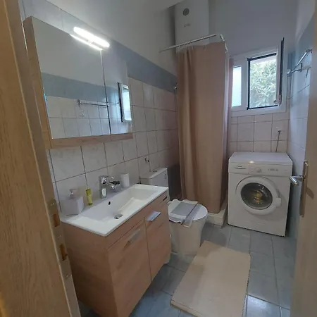 Niki Thalia Viros 1 *