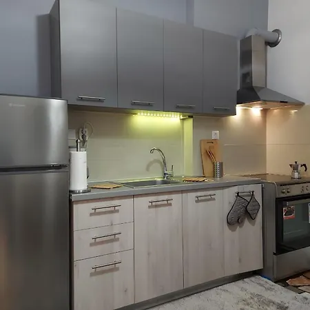 Niki Thalia Viros 1 Lägenhet